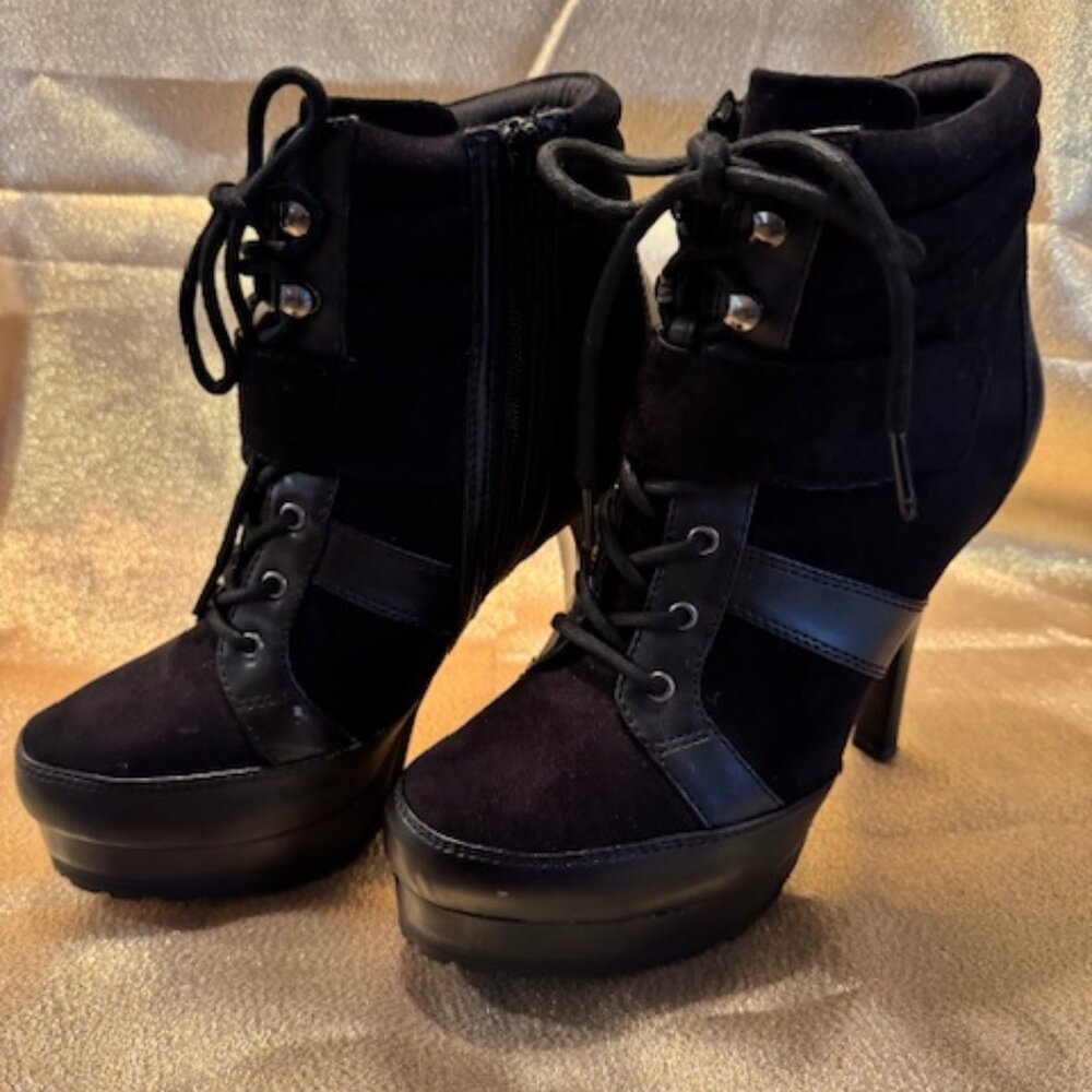 Jennifer Lopez • Tiempo Black Lace Up Platform Ankle boots • Size 8